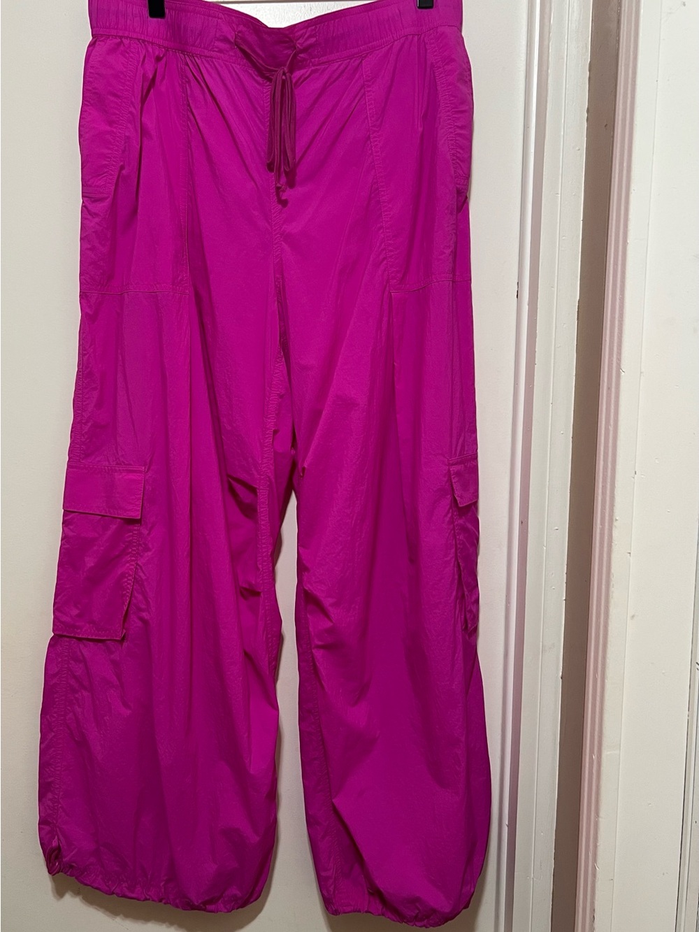 High-Rise Wide-Leg Cargo Pants in Bright Pink - Picture 6 of 11